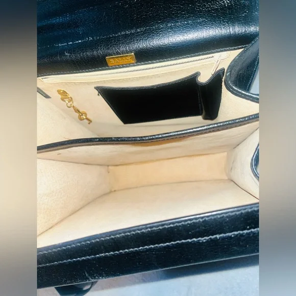 Bally Vintage Leather 2 Way shoulder Bag - Picture 11 of 16